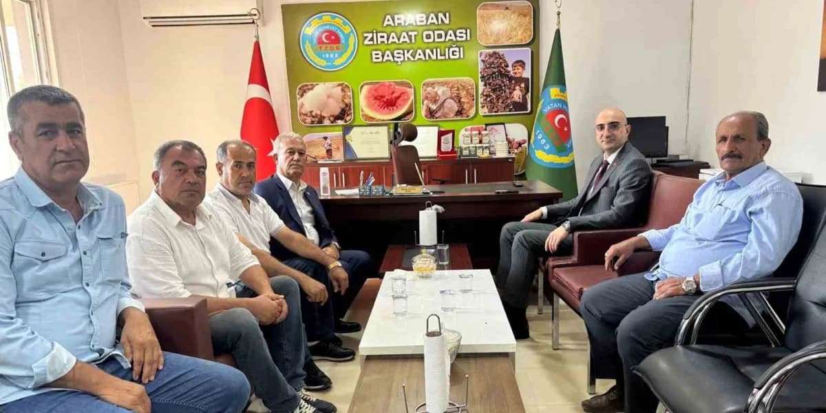 Gaziantep Araban Kaymakamı Ferhat Salih Ceylan, Araban Ziraat Odası Başkanı Hasan Altun ile bir araya gelerek istişarede