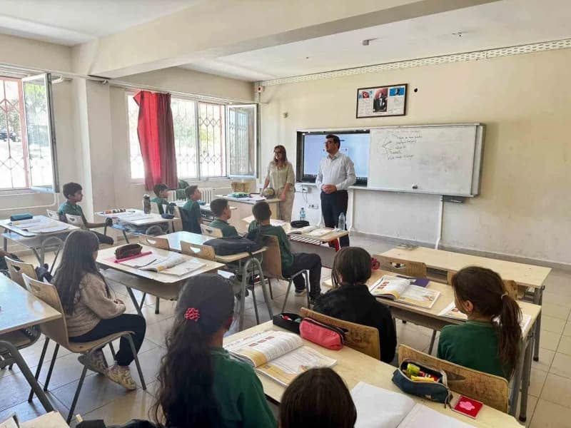 Bozdoğan Kaymakamı Hüseyin Şamil Sözen, Yazıkent Mürşide Akçay İlkokulu ve Ortaokulunu ziyaret ederek okulun genel durum
