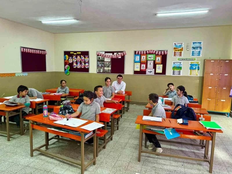 Bozdoğan Kaymakamı Hüseyin Şamil Sözen, Yazıkent Mürşide Akçay İlkokulu ve Ortaokulunu ziyaret ederek okulun genel durum
