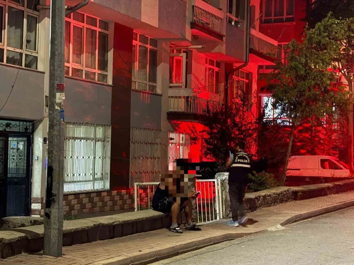 Kayseri’nin Kocasinan ilçesinde iki arkadaş arasında çıkan kavgada bir kişi bıçaklanarak, ağır yaralandı. Ekipler şüphel