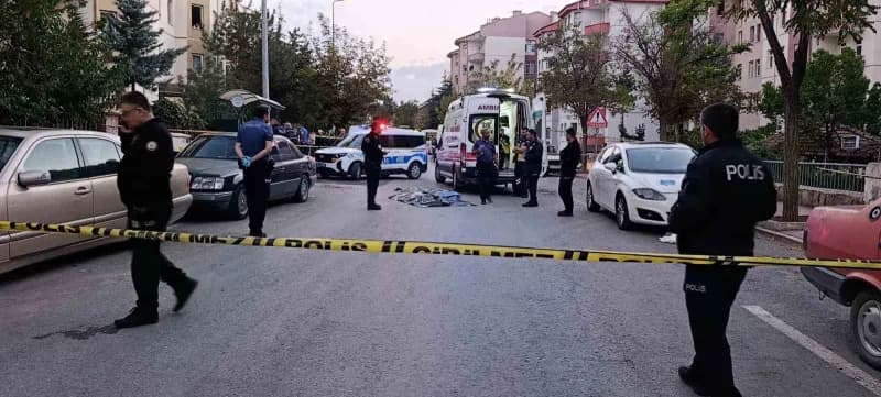 Kayseri Kocasinan ilçesinde bisikletle halk otobüsünün altında kalan çocuk kazası
