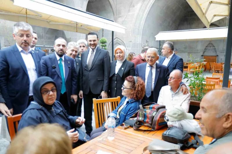 Kayseri Büyükşehir Belediye Başkanı Dr. Memduh Büyükkılıç, ‘türkiye Yüzyılı Buluşmaları’ kapsamında Kayseri’ye gelen AK