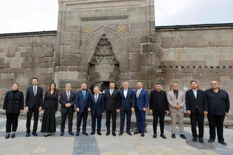 Kayseri Büyükşehir Belediye Başkanı Dr. Memduh Büyükkılıç, ‘türkiye Yüzyılı Buluşmaları’ kapsamında Kayseri’ye gelen AK