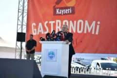 Kayseri Gastronomi Günleri etkinliği için Recep Tayyip Erdoğan Millet Bahçesi’nde hazırlanan stantlar ve ziyaretçiler