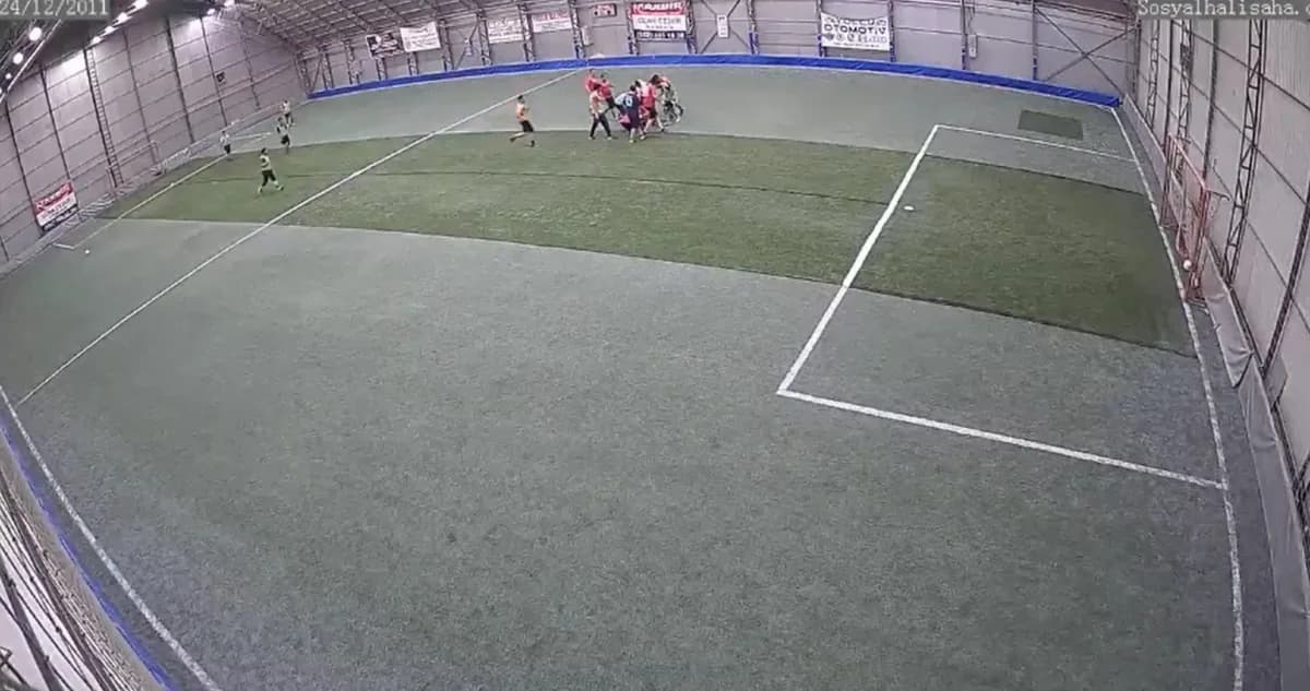 Kayseri'de dün halı saha maçı sırasında kalp krizi geçiren sağlık çalışanı hayatını kaybetti.