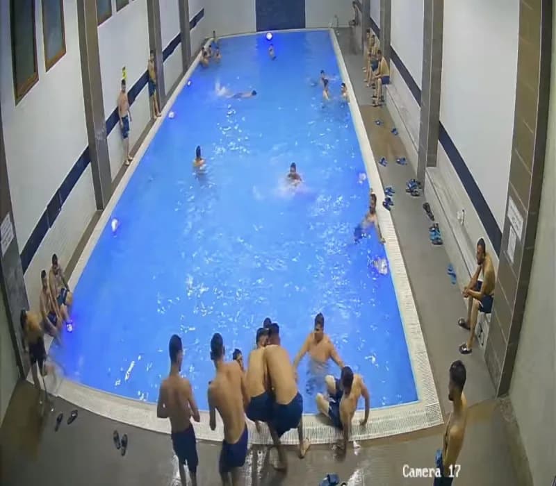 Kayseri’nin Melikgazi ilçesinde arkadaşlarıyla havuzda eğlenen şahıs, boğulma tehlikesi geçirdi. Çok miktarda su yuttuğu