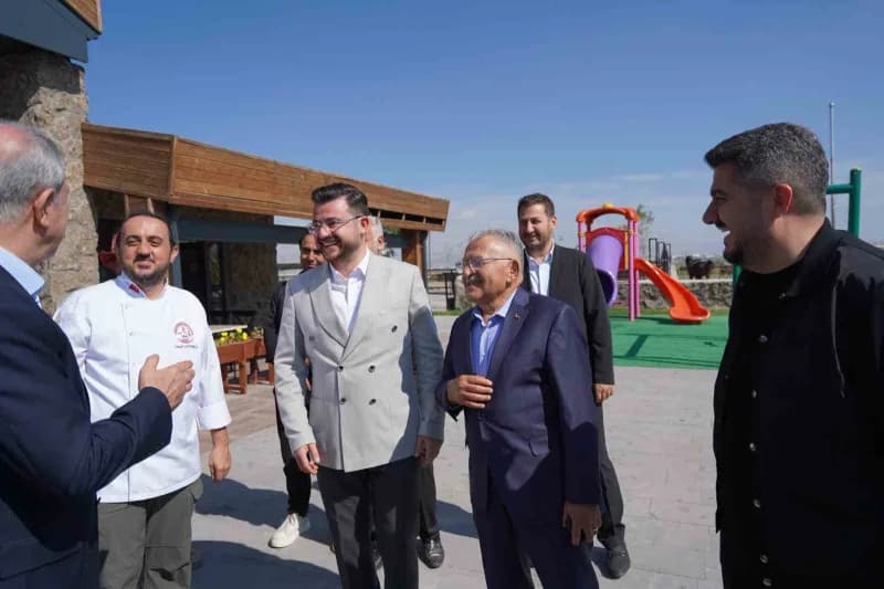 Kayseri Büyükşehir Belediye Başkanı Dr. Memduh Büyükkılıç; TBMM Millî Savunma Komisyonu Başkanı ve AK Parti Kayseri Mill