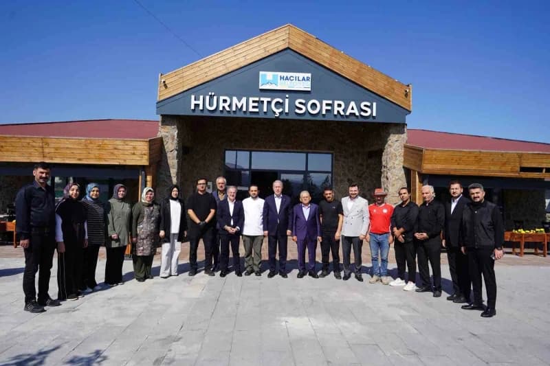 Kayseri Hürmetçi bölgesinde doğal güzellikler ve Belediye Başkanı Dr. Memduh Büyükkılıç ile beraberindekiler