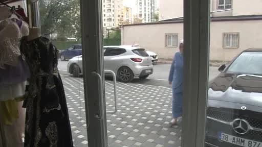 Kayseri’nin ilk Ahi Bacısı seçilen modelist Servet Halıcı iş yerinde