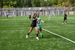 Kayseri Kadın Futbol Kulübü oyuncuları Sümer Stadı'nda Şile Bilgidoğa karşısında mücadele ederken