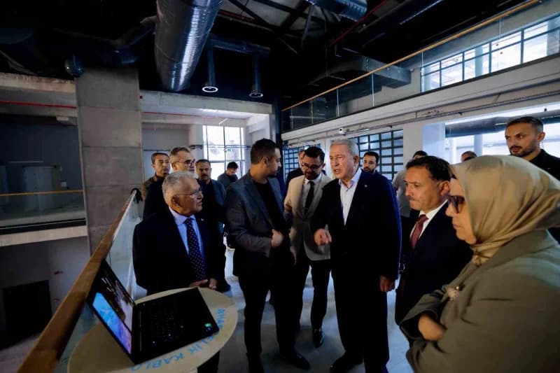 Kayseri Büyükşehir Belediye Başkanı Dr. Memduh Büyükkılıç; TBMM Milli Savunma Komisyonu Başkanı ve AK Parti Kayseri Mill