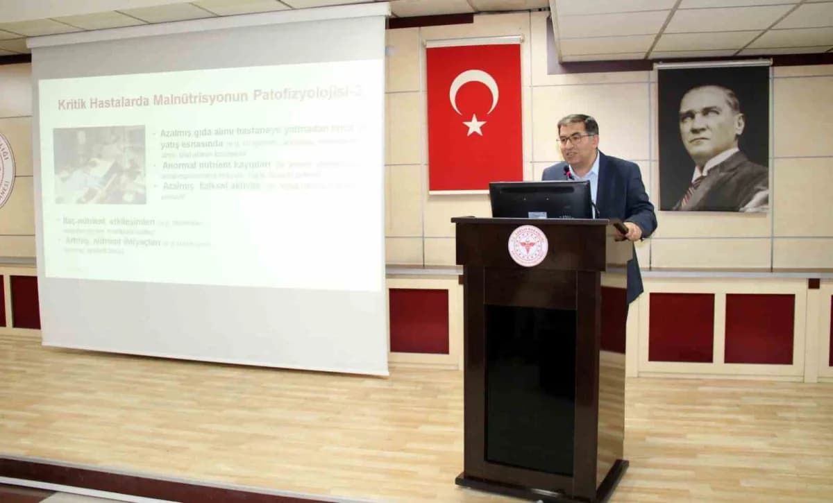 Kayseri Devlet Hastanesi’nde sağlık çalışanlarının mesleki bilgi ve farkındalıklarının artırılması amacıyla ‘klinik Nütr