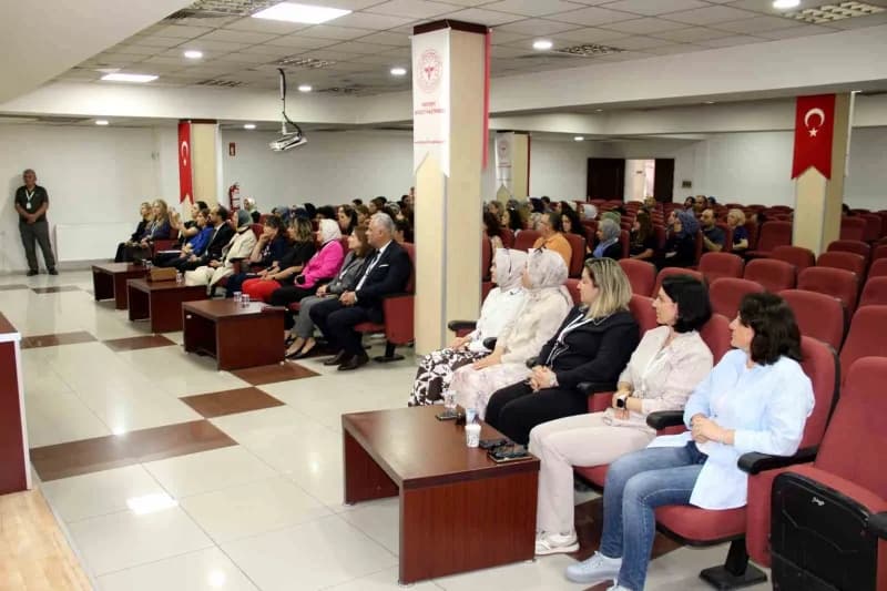 Kayseri Devlet Hastanesi’nde sağlık çalışanlarının mesleki bilgi ve farkındalıklarının artırılması amacıyla ‘klinik Nütr