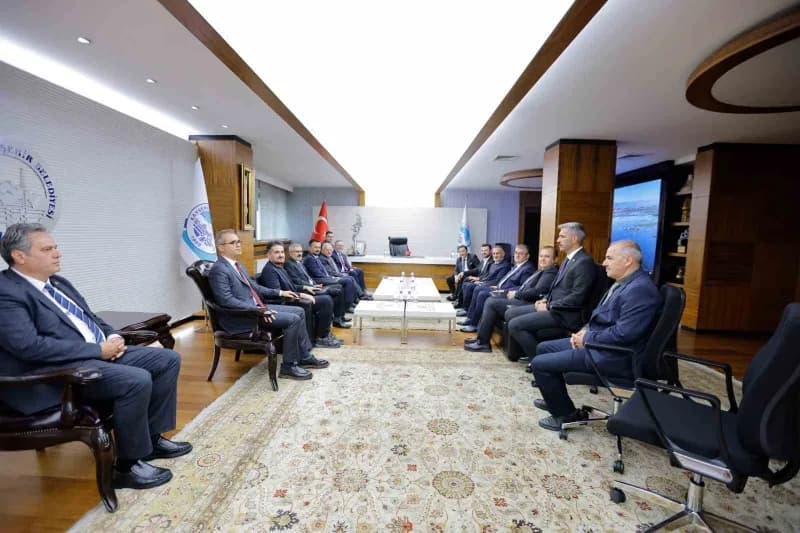 Kültür ve Turizm Bakan Yardımcısı Dr. Coşkun Yılmaz, Kayseri Büyükşehir Belediye Başkanı Dr. Memduh Büyükkılıç’ı makamın