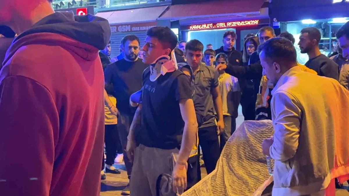 Kayseri’nin Kocasinan ilçesinde motosiklet yolun karşısına geçmeye çalışan çocuğa çarparken, kazada 2’si ağır 3 kişi yar