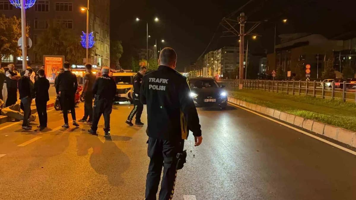 Kayseri Kocasinan ilçesinde motosiklet kazası sonrası olay yeri ve sağlık ekipleri