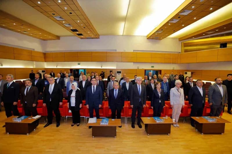 Başkan Memduh Büyükkılıç Kayseri Kent Konseyi Genel Kurulu’nda konuşma yaparken