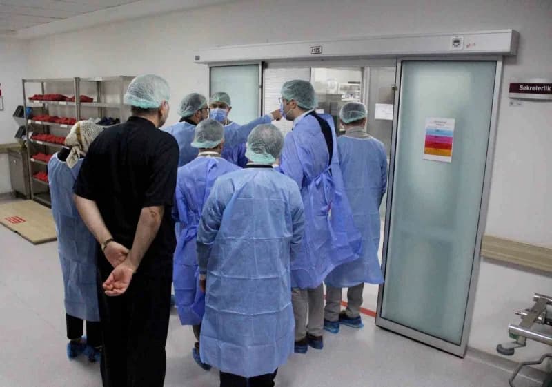 Kayseri Devlet Hastanesine yeni atanan pratisyen hekimlere yönelik, hastanenin işleyişine uyum sağlamaları ve mesleki sü