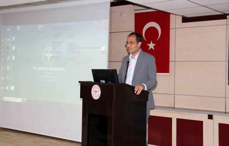 Kayseri Devlet Hastanesine yeni atanan pratisyen hekimlere yönelik, hastanenin işleyişine uyum sağlamaları ve mesleki sü