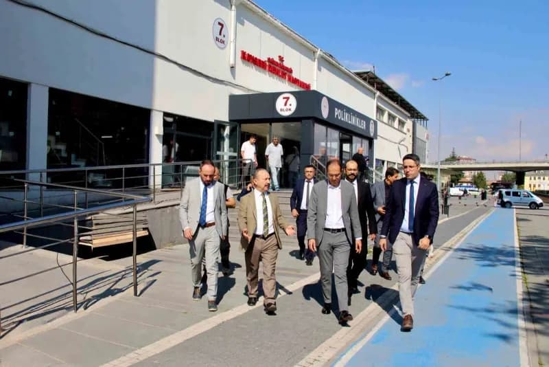Kayseri Devlet Hastanesine yeni atanan pratisyen hekimlere yönelik, hastanenin işleyişine uyum sağlamaları ve mesleki sü