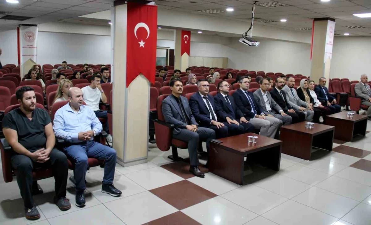 Kayseri Devlet Hastanesine yeni atanan pratisyen hekimlere yönelik, hastanenin işleyişine uyum sağlamaları ve mesleki sü