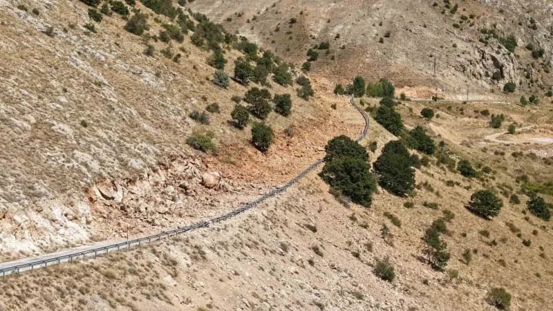 Kayseri Büyükşehir Belediyesi, Sarız ilçesi Sancakağıl ile Tavla mahalleleri arasındaki 1,3 kilometrelik güzergâhta yol