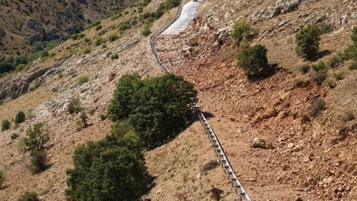 Kayseri Büyükşehir Belediyesi, Sarız ilçesi Sancakağıl ile Tavla mahalleleri arasındaki 1,3 kilometrelik güzergâhta yol