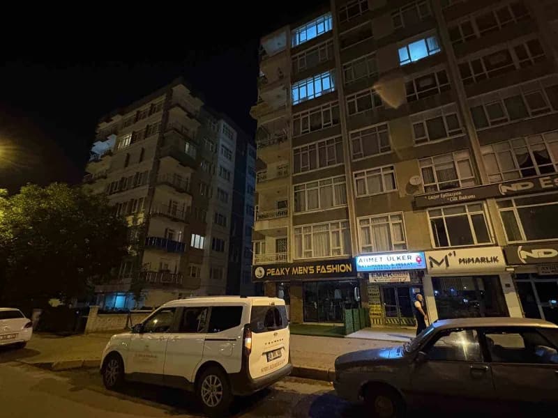 Kayseri’nin Kocasinan ilçesinde annesiyle birlikte yaşayan 55 yaşındaki şahıs evinde ölü bulundu.
