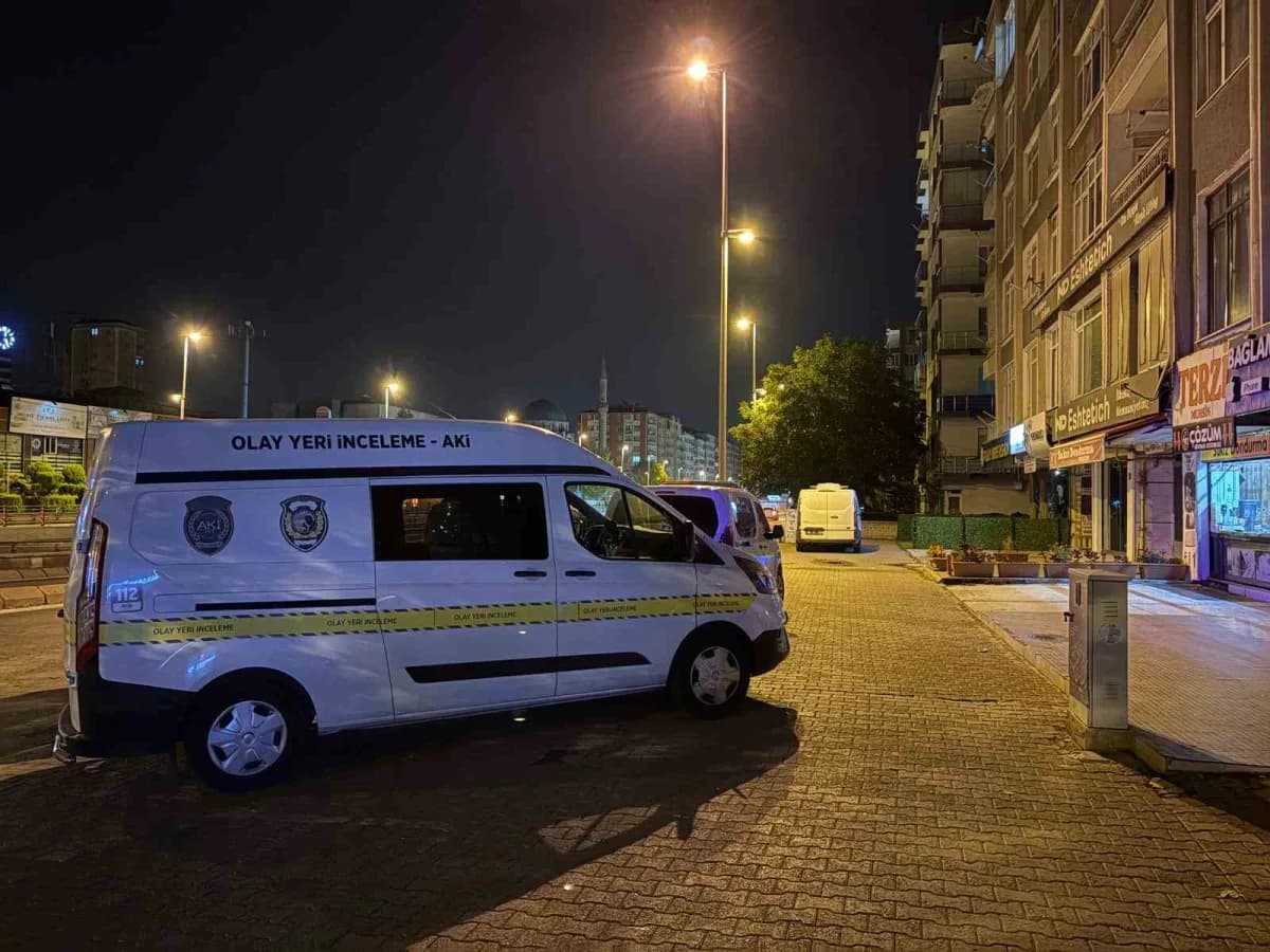 Kayseri’nin Kocasinan ilçesinde annesiyle birlikte yaşayan 55 yaşındaki şahıs evinde ölü bulundu.