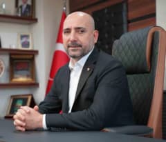 Kayseri Ticaret Borsası Yönetim Kurulu Başkanı Recep Bağlamış seçim çağrısı yaparken