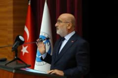 Kayseri Üniversitesi 15 Temmuz Yerleşkesi Kültür ve Kongre Merkezi’nde düzenlenen öğrencilerle buluşma etkinliği