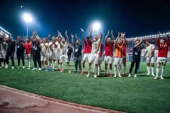 Kayserispor futbolcuları maç sırasında mücadele ediyor