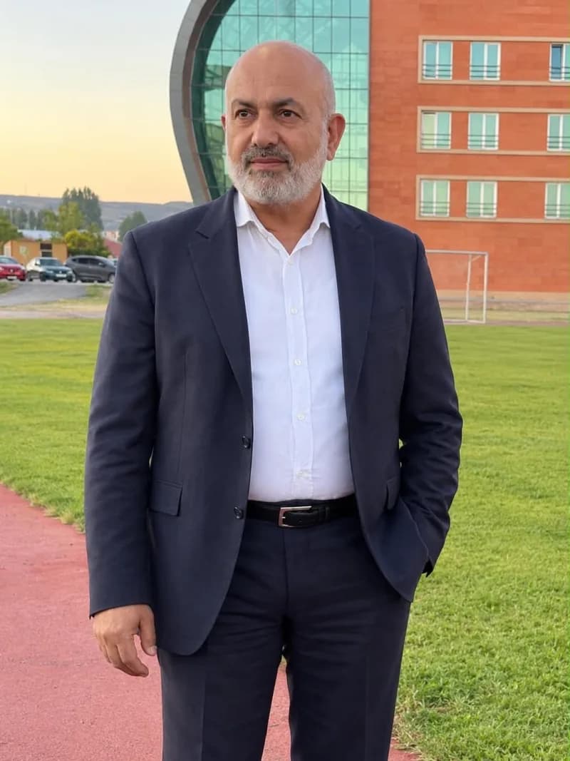 Kayserispor Başkanı Ali Çamlı basın toplantısında konuşuyor