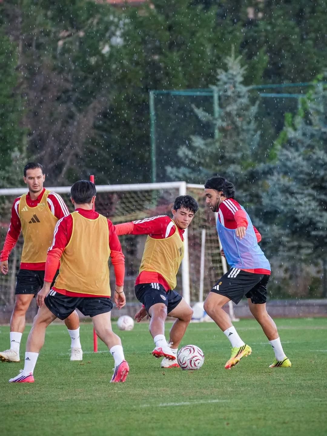 TFF 1. Lig'de mücadele eden Kayserispor, lige verilen milli arada Konyaspor ile hazırlık maçı oynayacak.