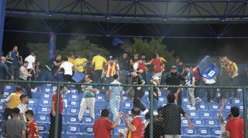 Mardin 1969 Spor ile Kayserispor arasında oynanan maç sonrası tribünlerde kırılan koltuklar ve stadyum hasarı