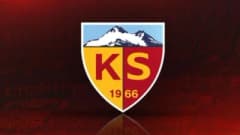 Kayserispor futbol takımı oyuncuları maç sırasında saha içinde mücadele ediyor