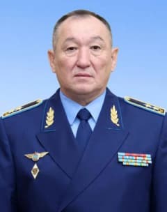Kazakistan Cumhurbaşkanı Kasım Cömert Tokayev ve Savunma Bakanı Dauren Kosanov