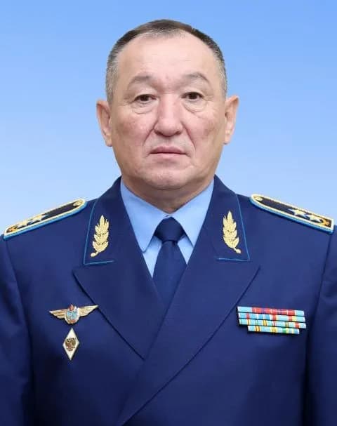 Kazakistan Cumhurbaşkanı Kasım Cömert Tokayev ve Savunma Bakanı Dauren Kosanov