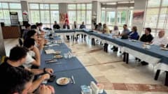 Kemer ilçesinde afet koordinasyon toplantısına katılan yetkililer ve kurum temsilcileri