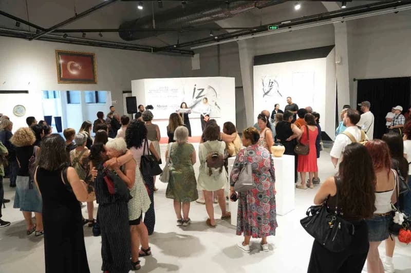 Kepez’de Dokumapark Modern Sanatlar Galerisi’nde sergilenen çağdaş seramik eserleri