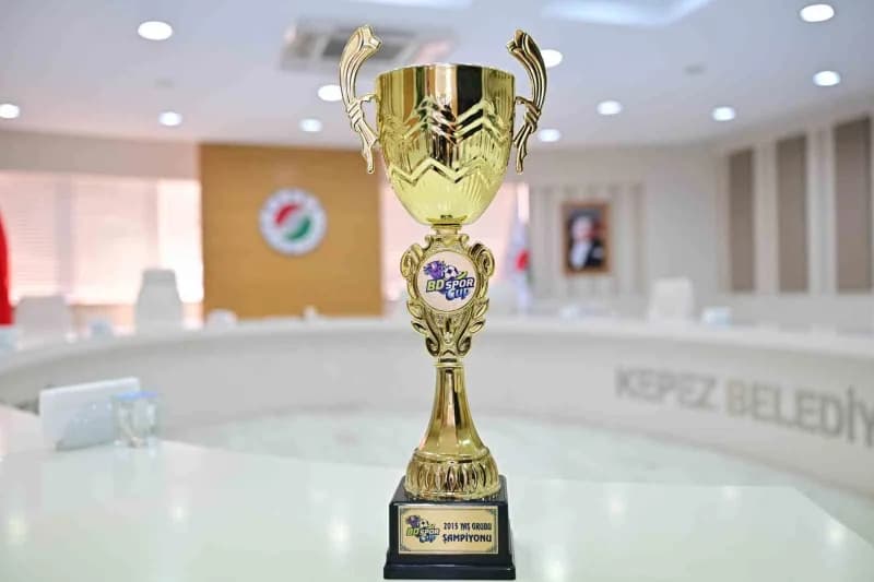 Kepez Belediyesi Spor Kulübü’nün Futbol ve Güreş takımları, elde ettikleri şampiyonlukların ardından Kepez Belediye Başk