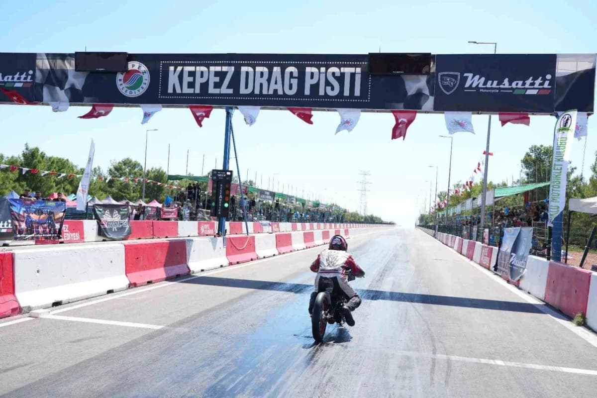 Kepez Yeni Drag Pisti’nde Türkiye MotoDrag Şampiyonası 3. ayak yarışlarında motosikletler pistte hızlanıyor