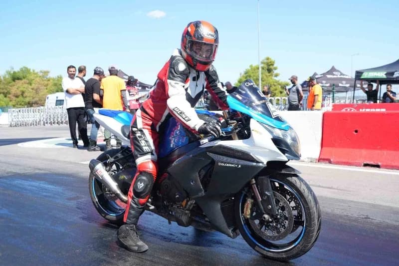 Kepez Belediyesi’nin ev sahipliğinde düzenlenen Türkiye MotoDrag Şampiyonası’nın 3. Ayak yarışlarında heyecan Kepez Yeni