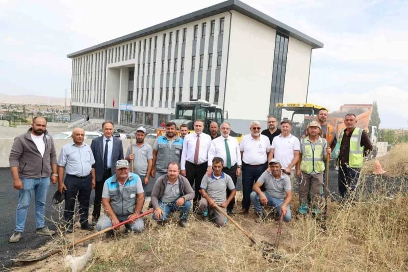 Talas Belediye Başkanı Mustafa Yalçın, Kepez’de yapımı tamamlanan MODERN okul binasının 28 Eylül’de eğitim öğretimin hiz