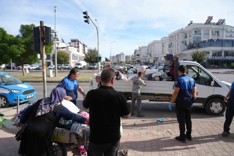 Her hafta binlerce kişinin ziyaret ettiği pazarlarda kaldırımların işgal edilmesinden haksız rekabete kadar pek çok konu