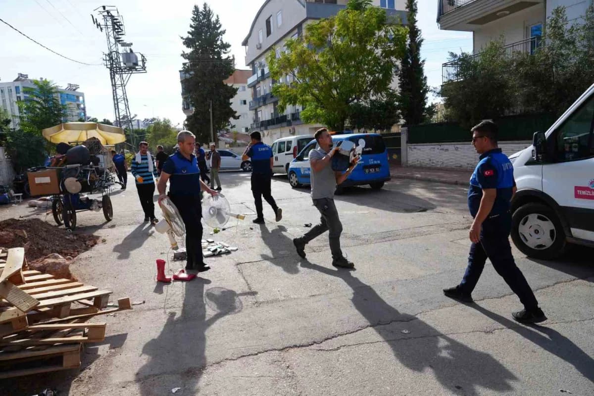 Kepez Belediyesi Zabıta Müdürlüğü ekipleri, ilçe genelindeki pazar yerlerinde vatandaşların güvenli, huzurlu ve konforlu