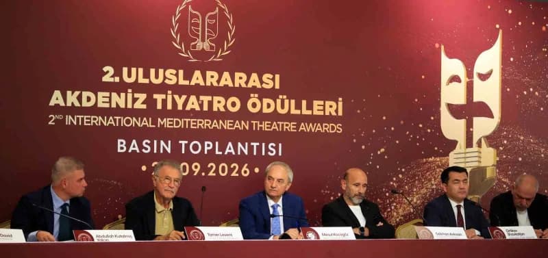 2. Uluslararası Tiyatro Ödülleri öncesi düzenlenen toplantıda konuşan Kepez Belediye Başkanı Mesut Kocagöz, Kepez’i sana