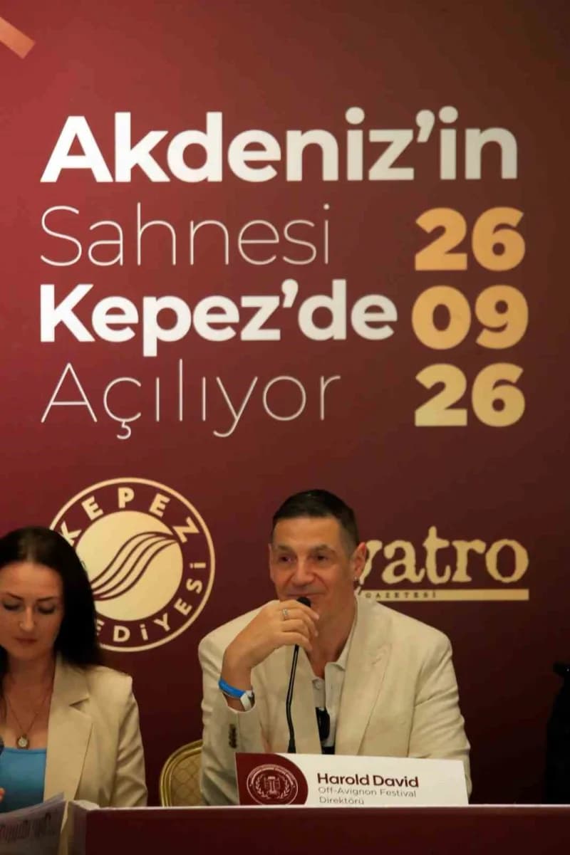 2. Uluslararası Tiyatro Ödülleri öncesi düzenlenen toplantıda konuşan Kepez Belediye Başkanı Mesut Kocagöz, Kepez’i sana