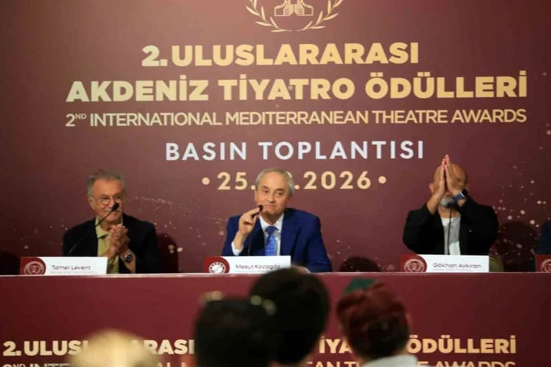2. Uluslararası Tiyatro Ödülleri öncesi düzenlenen toplantıda konuşan Kepez Belediye Başkanı Mesut Kocagöz, Kepez’i sana