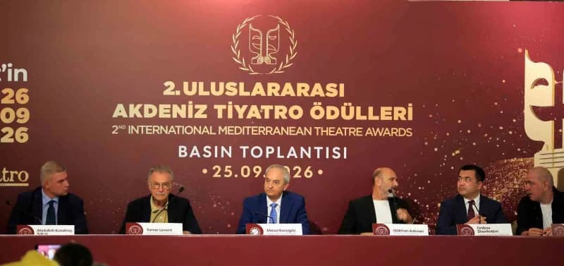 2. Uluslararası Tiyatro Ödülleri öncesi düzenlenen toplantıda konuşan Kepez Belediye Başkanı Mesut Kocagöz, Kepez’i sana